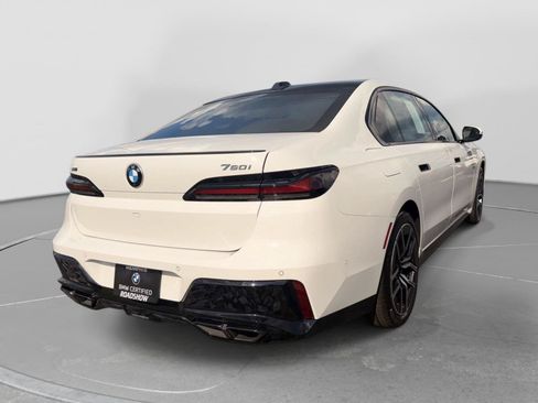 Certified 2025 BMW 760i xDrive w/ Premium Package AWD/4WD image 5