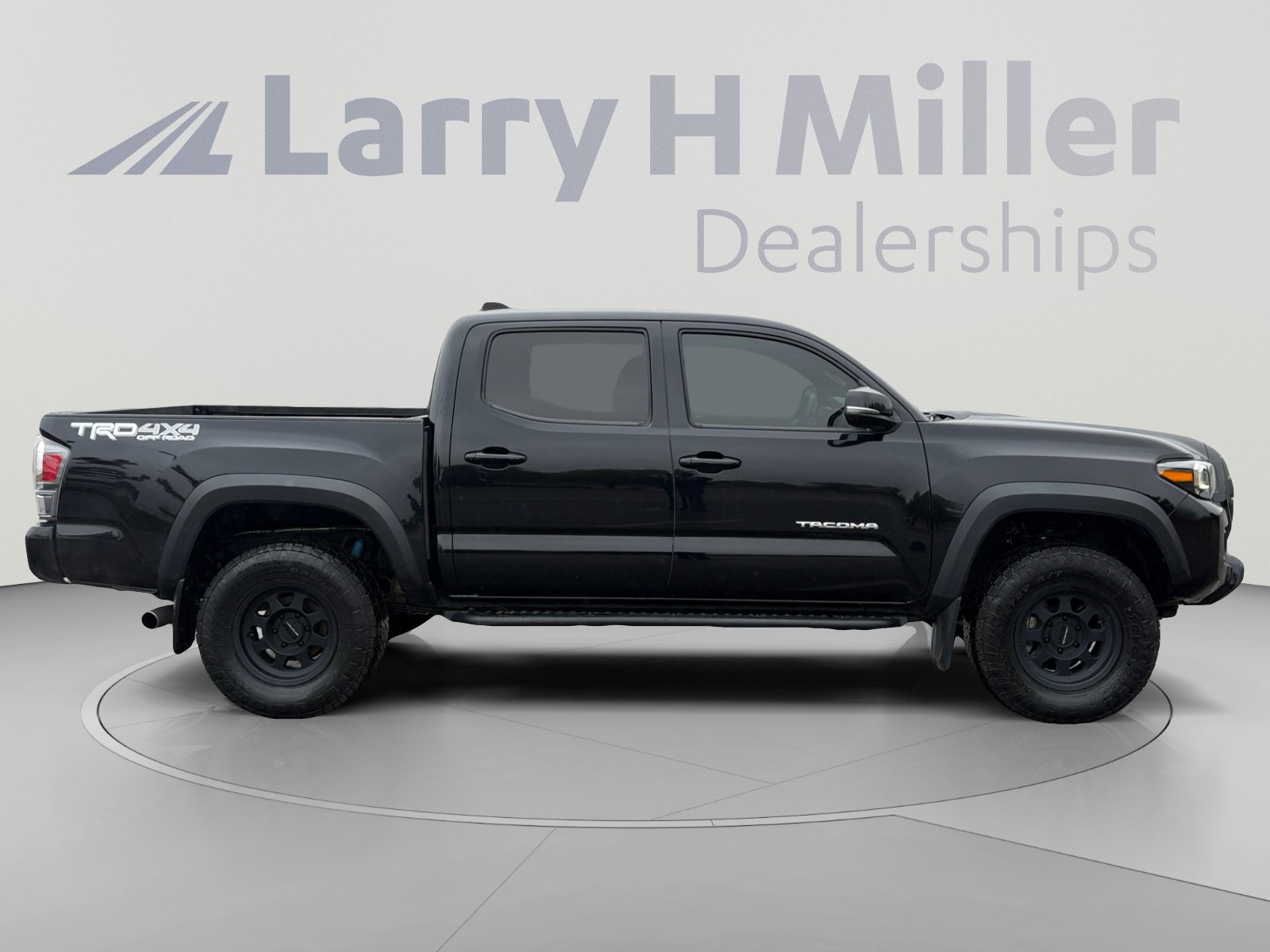 Used 2022 Toyota Tacoma TRD Off-Road w/ Technology Package AWD/4WD image 7