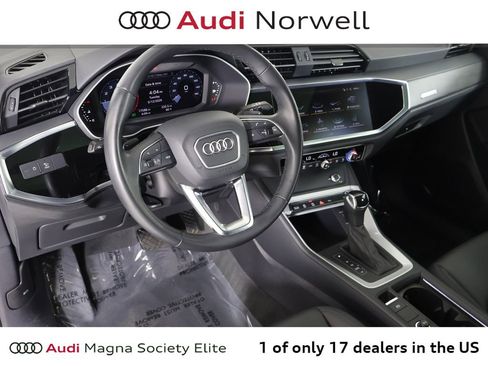 Used 2023 Audi Q3 2.0T Premium w/ Convenience Package AWD/4WD image 2