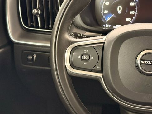 Used 2020 Volvo XC60 T5 Momentum w/ Protection Package image 32