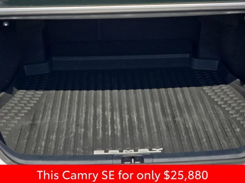 Used 2024 Toyota Camry SE image 18