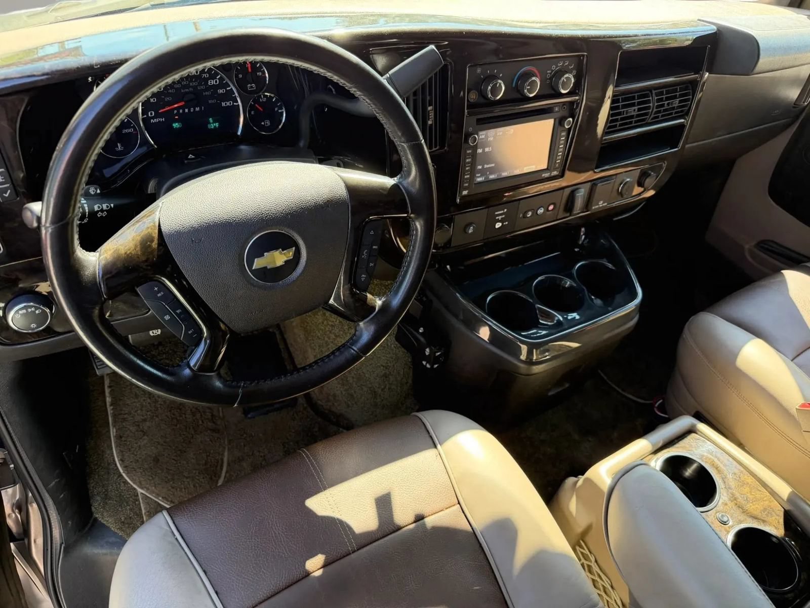 Used 2015 Chevrolet Express 2500 RWD image 15