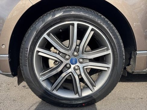 Used 2019 Ford Edge Titanium w/ Equipment Group 301A image 9
