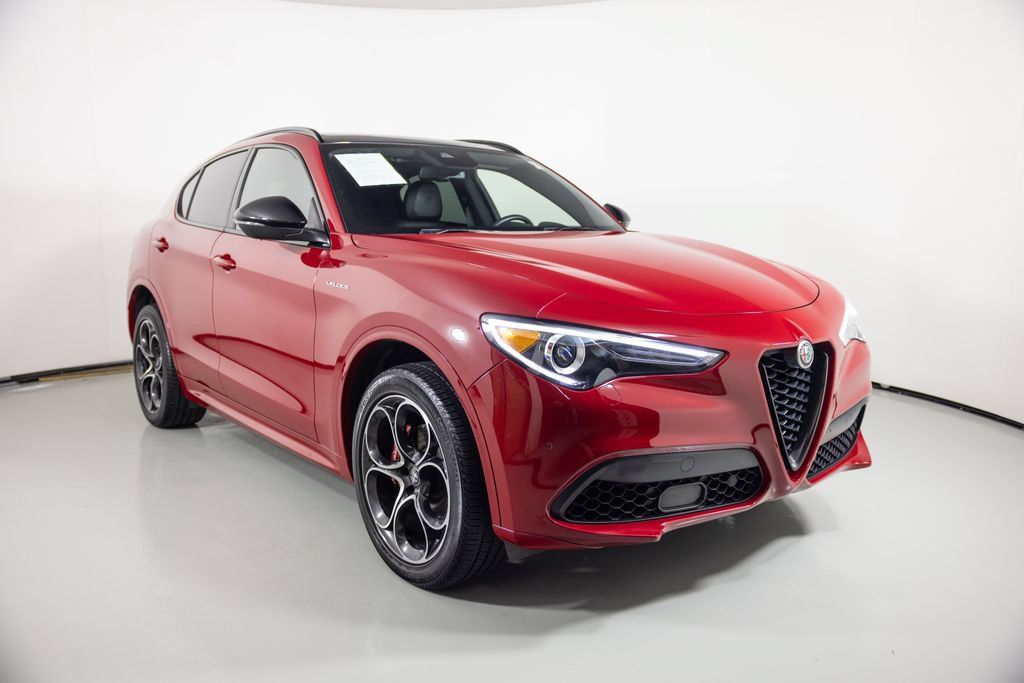 Used 2023 Alfa Romeo Stelvio Veloce AWD/4WD image 7