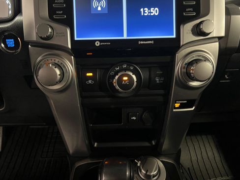 Used 2022 Toyota 4Runner SR5 AWD/4WD image 19