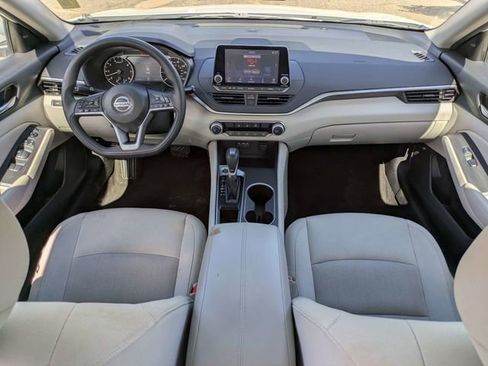 Used 2022 Nissan Altima 2.5 SV FWD image 14