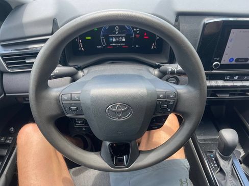 Used 2025 Toyota Camry LE FWD image 14