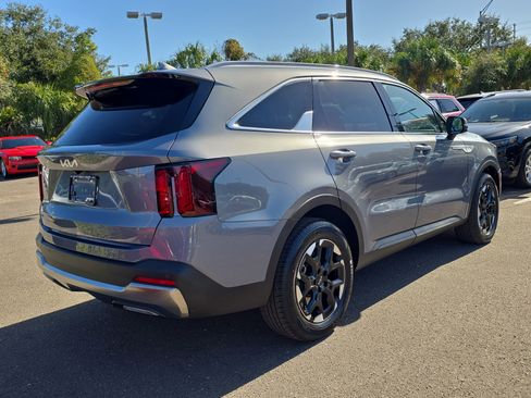 Certified 2025 Kia Sorento S image 8