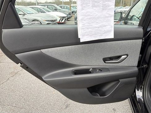 Certified 2022 Hyundai Elantra Limited image 21