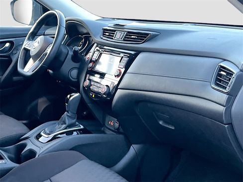 Used 2020 Nissan Rogue SV image 28