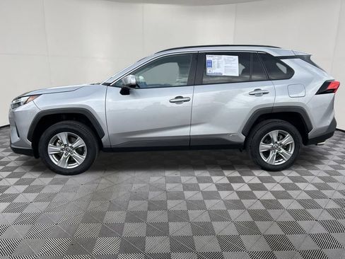 Used 2025 Toyota RAV4 XLE AWD/4WD image 4