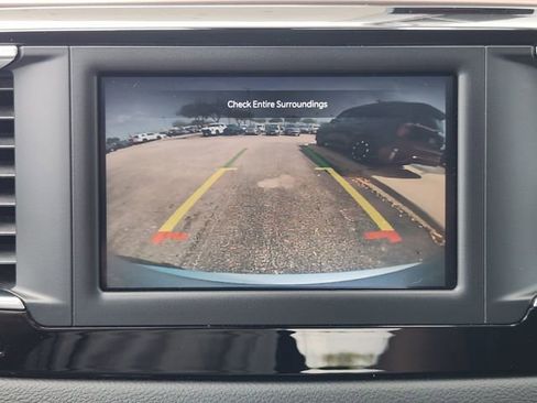 Used 2023 Chrysler Voyager LX FWD image 13