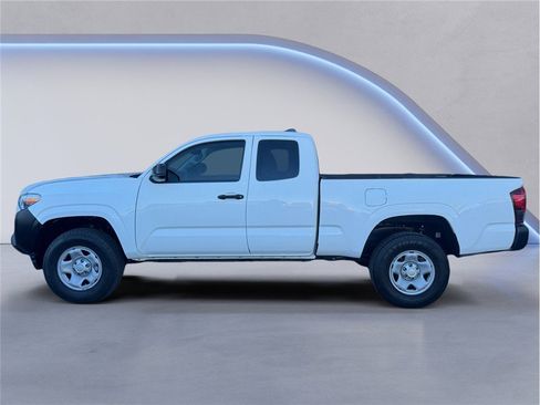 Used 2019 Toyota Tacoma SR image 3