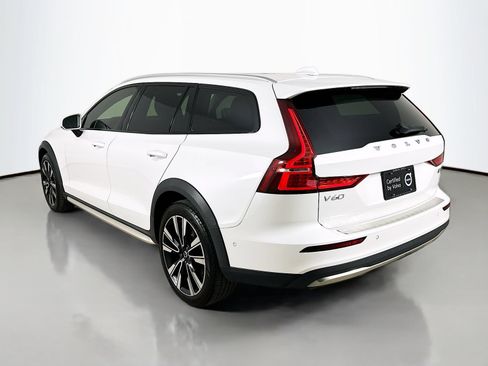Used 2023 Volvo V60 B5 Cross Country Ultimate w/ Climate Package AWD/4WD image 7