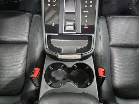 Certified 2023 Porsche Macan AWD/4WD image 20