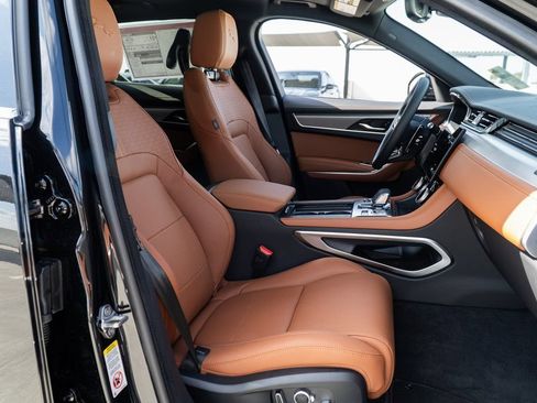 Used 2025 Jaguar F-PACE R-Dynamic S AWD/4WD image 18