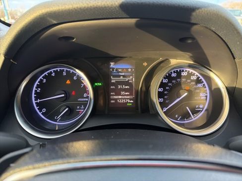 Used 2018 Toyota Camry L image 19