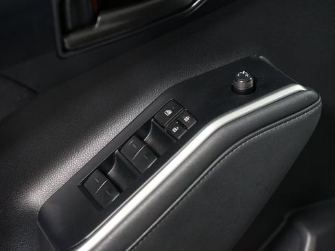 Used 2023 Toyota Highlander LE image 32