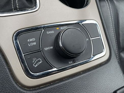 Used 2016 Jeep Grand Cherokee Limited w/ Luxury Group II image 23