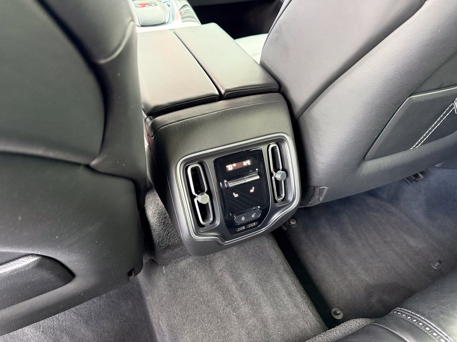 Used 2021 Aston Martin DBX AWD/4WD image 25
