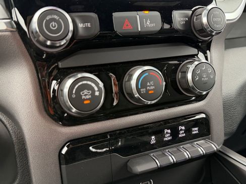 New 2026 RAM 1500 Express AWD/4WD image 24