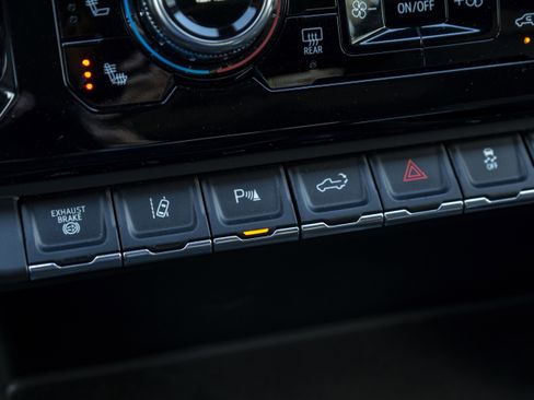 Used 2024 GMC Sierra 3500 Denali w/ Denali Reserve Package image 31