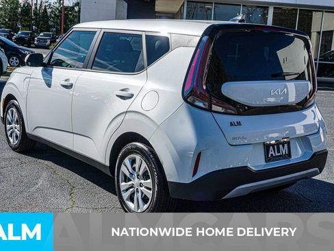 Used 2025 Kia Soul LX FWD image 5