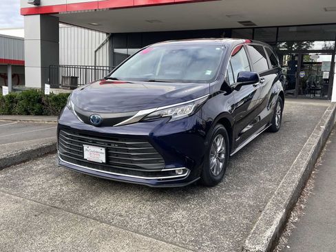 Used 2021 Toyota Sienna XLE FWD image 5