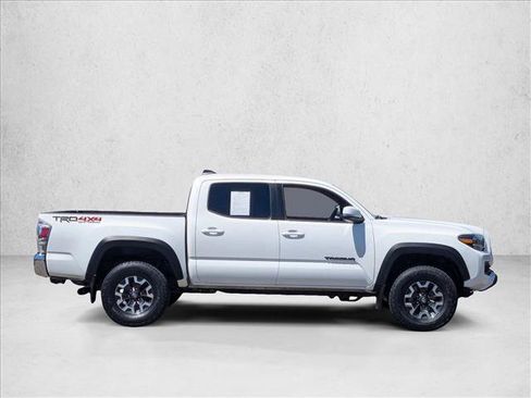 Used 2023 Toyota Tacoma TRD Off-Road w/ Black Out Package (TMS) AWD/4WD image 4