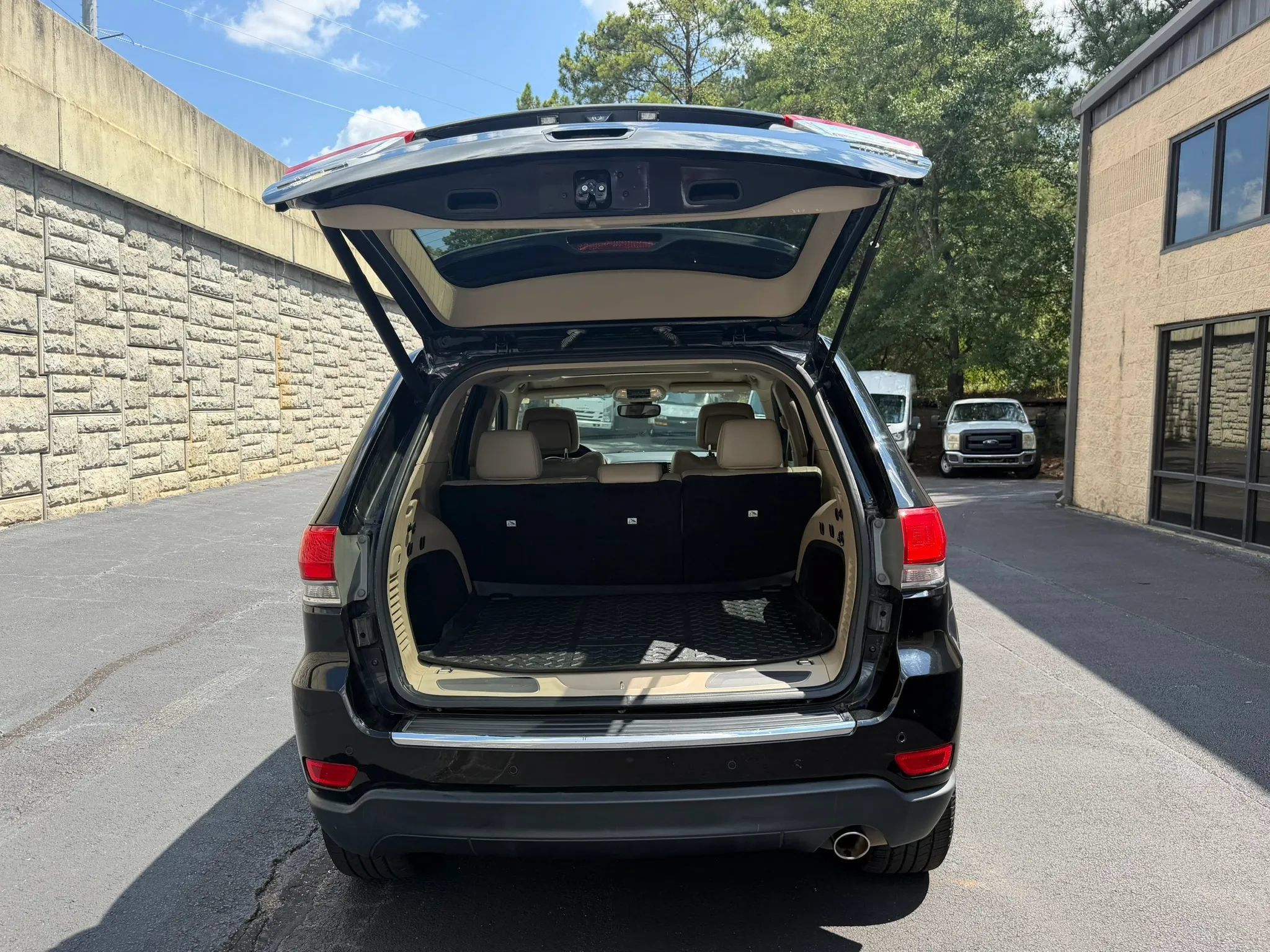 Used 2019 Jeep Grand Cherokee Limited AWD/4WD image 34