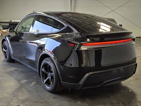 Used 2026 Tesla Model Y Long Range image 2