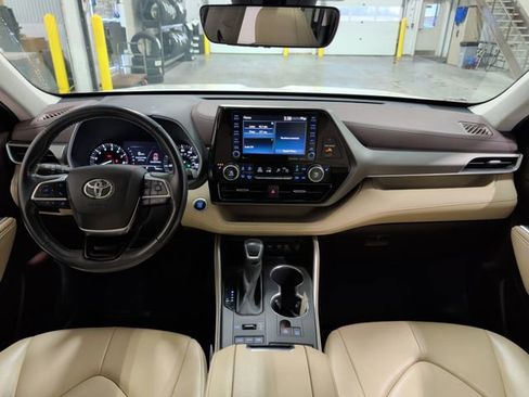 Used 2021 Toyota Highlander XLE image 5