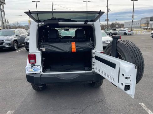Used 2016 Jeep Wrangler Unlimited Rubicon w/ Dual Top Group image 7