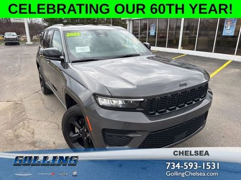 Certified 2025 Jeep Grand Cherokee Altitude AWD/4WD image 1