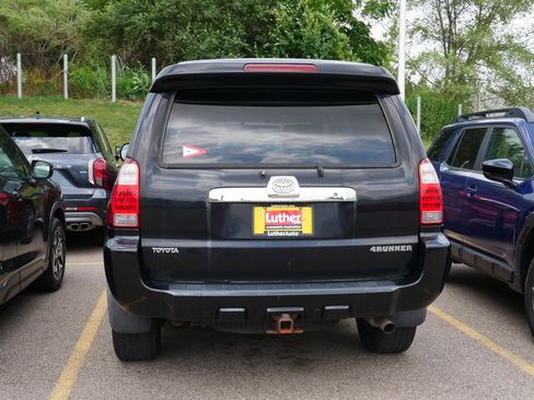 Used 2007 Toyota 4Runner SR5 AWD/4WD image 4