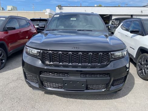 New 2025 Jeep Grand Cherokee L Laredo image 3