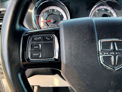 Used 2020 Dodge Grand Caravan SXT image 21