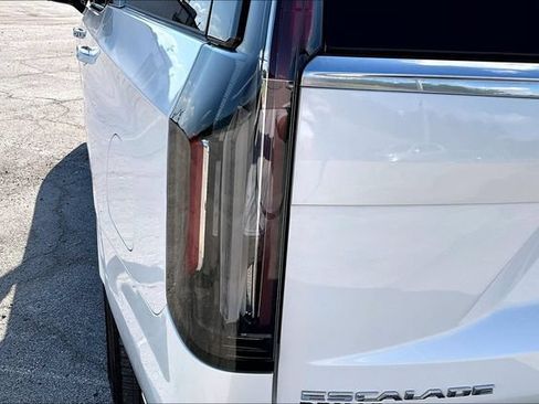 Used 2023 Cadillac Escalade Premium Luxury AWD/4WD image 23