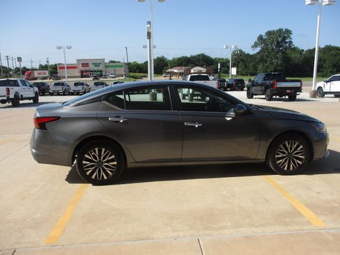 Used 2023 Nissan Altima 2.5 SV image 9