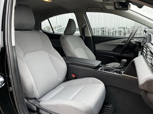 Used 2025 Toyota Camry LE image 24