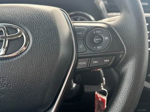 Used 2018 Toyota Camry LE image 18
