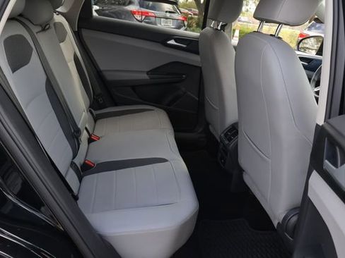 Certified 2022 Volkswagen Taos SE image 19