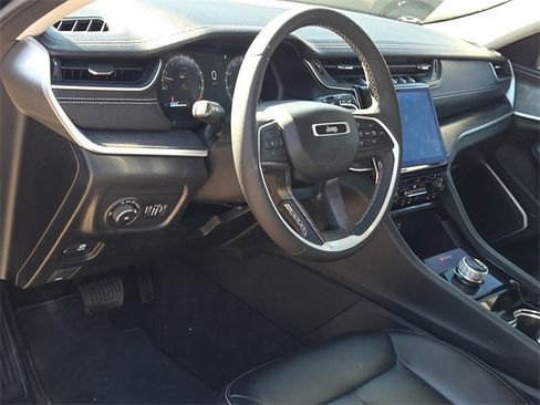 Used 2023 Jeep Grand Cherokee Limited image 15