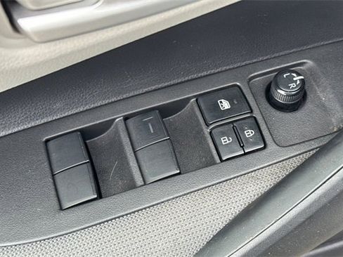 Used 2021 Toyota Corolla LE image 12