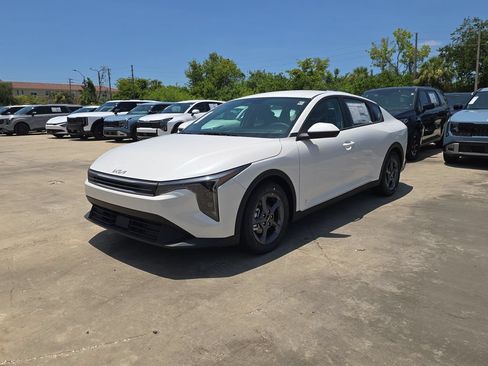 New 2026 Kia K4 FWD image 4