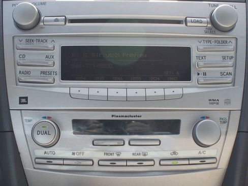 Used 2011 Toyota Camry XLE image 7