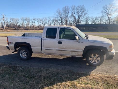 Used 2003 GMC Sierra 1500 SLE w/ Off-Road Package AWD/4WD image 6