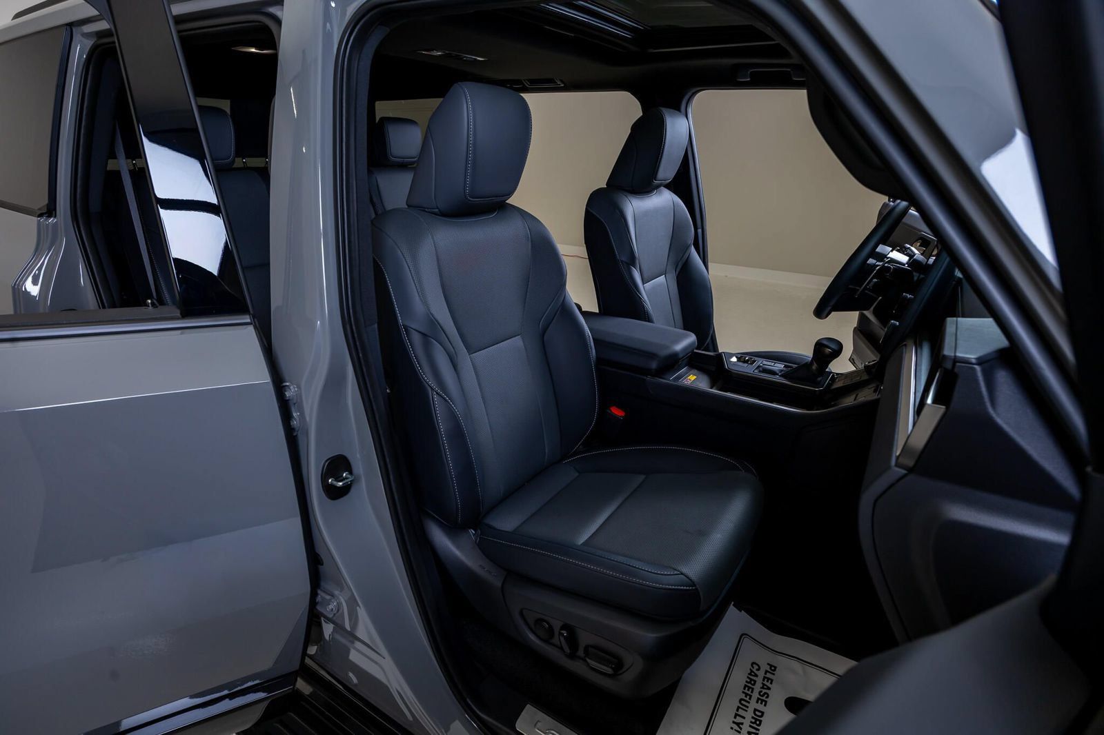Used 2026 Lexus GX 550 w/ Accessory Package (2T) AWD/4WD image 30