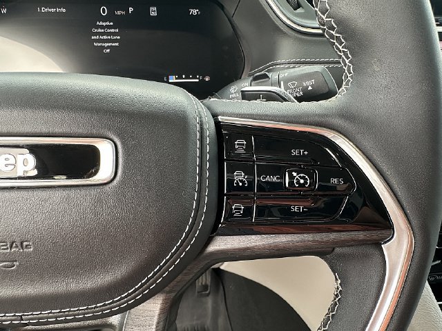 Used 2023 Jeep Grand Cherokee Overland AWD/4WD image 22