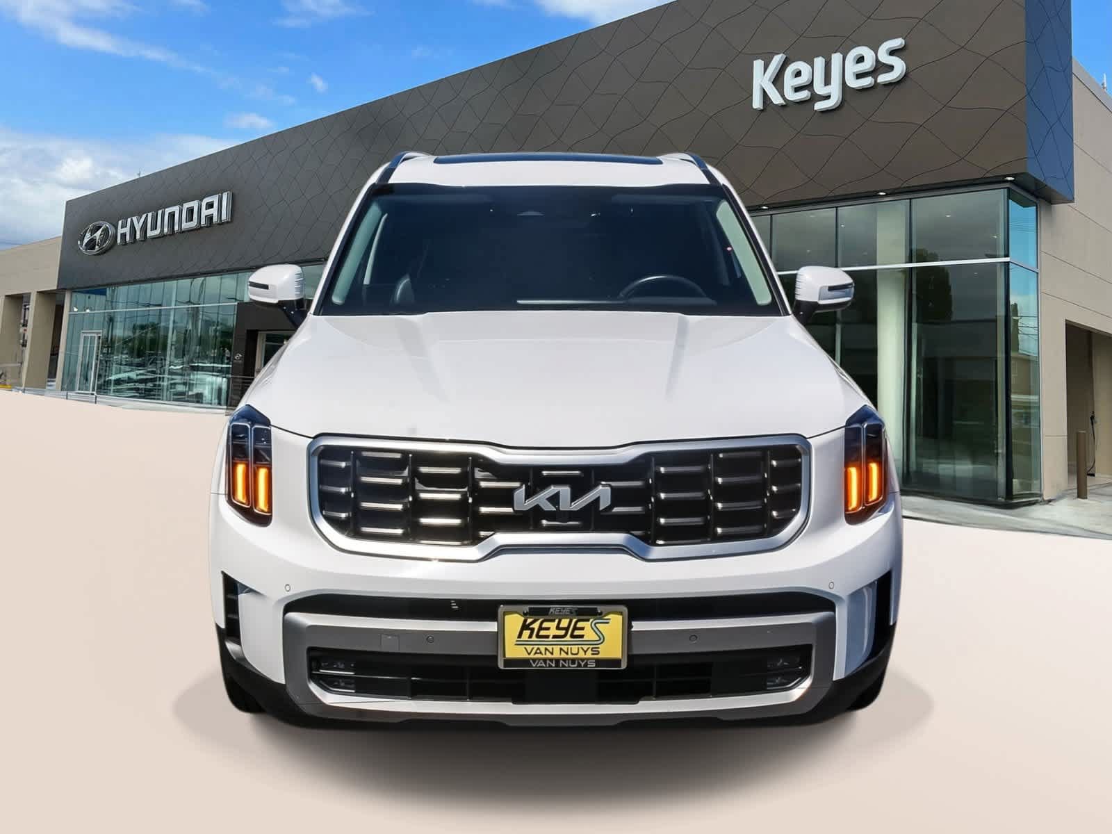 Used 2024 Kia Telluride SX FWD image 2